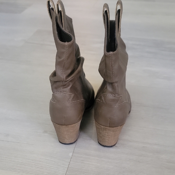 Brown Leather Slouchy Ankle Boots - Picture 5 of 6